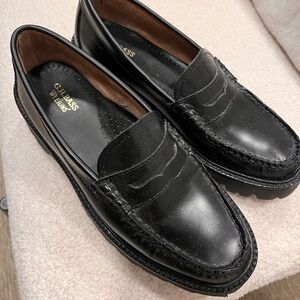 G.H. Bass WOMENS WHITNEY SUPER LUG WEEJUNS LOAFER - excellent condition- Sz 7.5